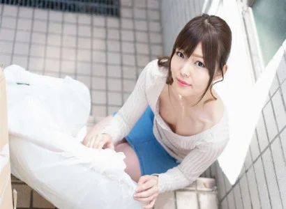 Người phụ nữ với bộ đồ hở hang lúc vứt rác và cái kết chẳng ai lường trước