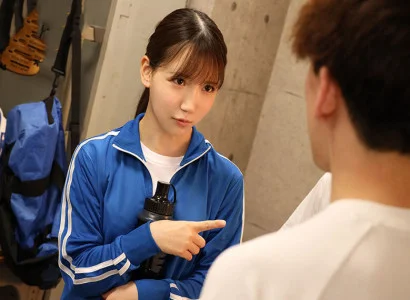 các chàng trai trong câu lạc bộ bóng đá quan hệ tình dục với cô gái xinh theo nhóm