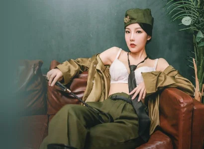 Anh chàng quan hệ với nữ thủ trưởng vú to xinh đẹp