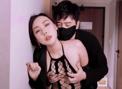 Phu nhân bán thân cho sếp để trả hết nợ cho chồng