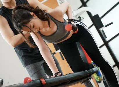 Anh PT số hưởng và người phụ nữ thiếu thốn tình dục làm tình với nhau